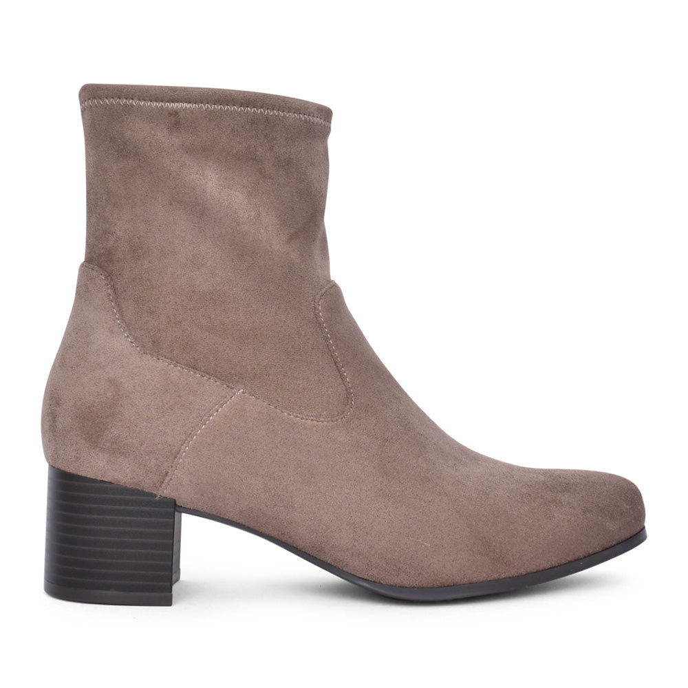 Ladies 9-25316 Block Heel Ankle Boot In Cafe