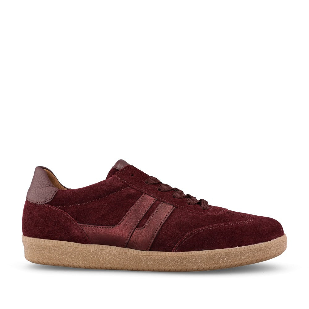 Ladies 73.300 Laced Trainer In Burgandy