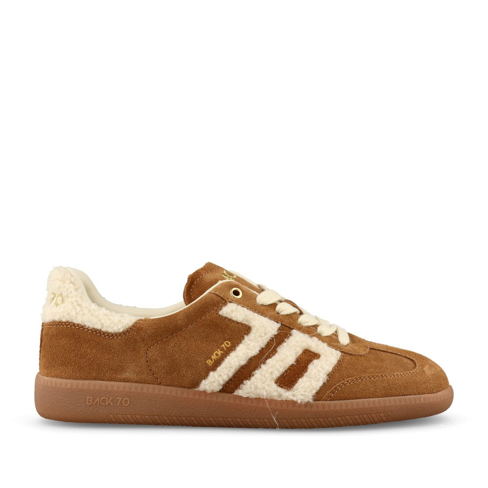 Ladies Cloud 601 Laced Trainer In Tan