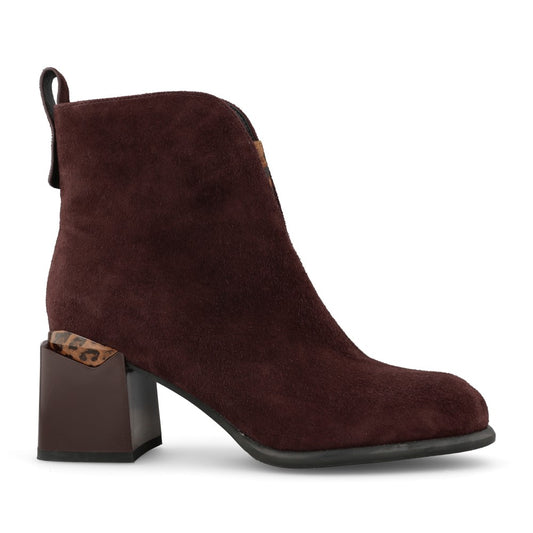 Ladies A11 Medium Heel Ankle Boot In Wine