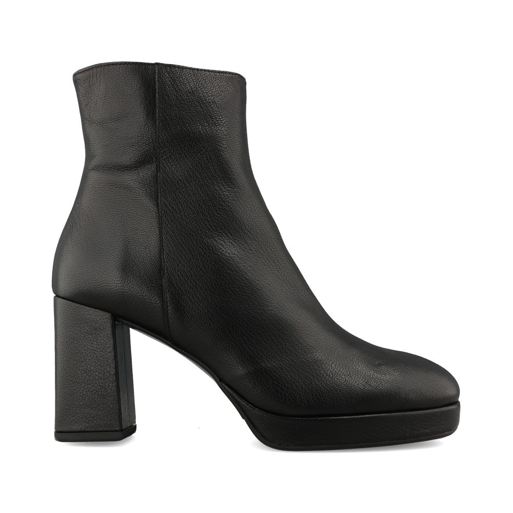 Ladies 14205 Medium Heel Ankle Boot In Black