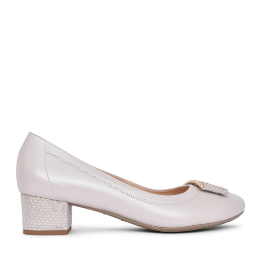 Ladies 5632 Low Heel Court Shoe For Ladies In Pearl