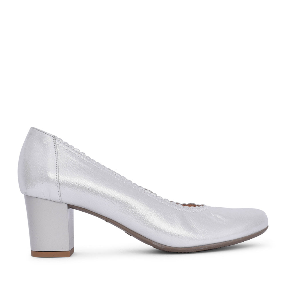 Ladies Shimmer 5527 Low Heel Court Shoe In Silver