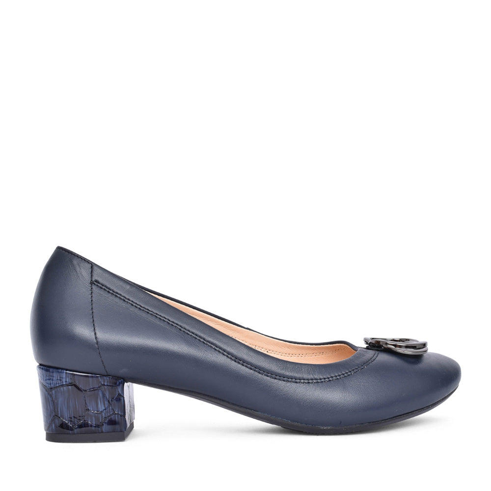 Ladies Leather 6415 Low Heel Court Shoe In Navy