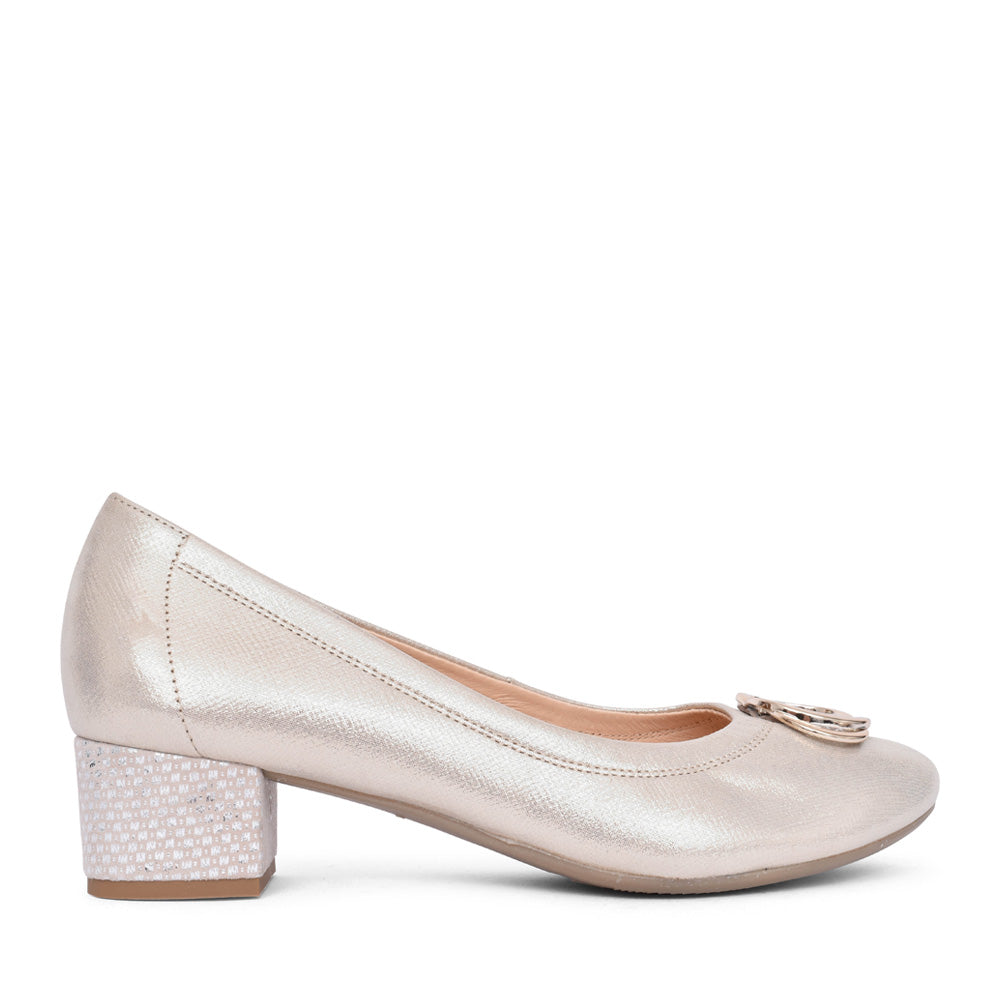 Ladies Shimmer 6415 Low Heel Court Shoe In Gold