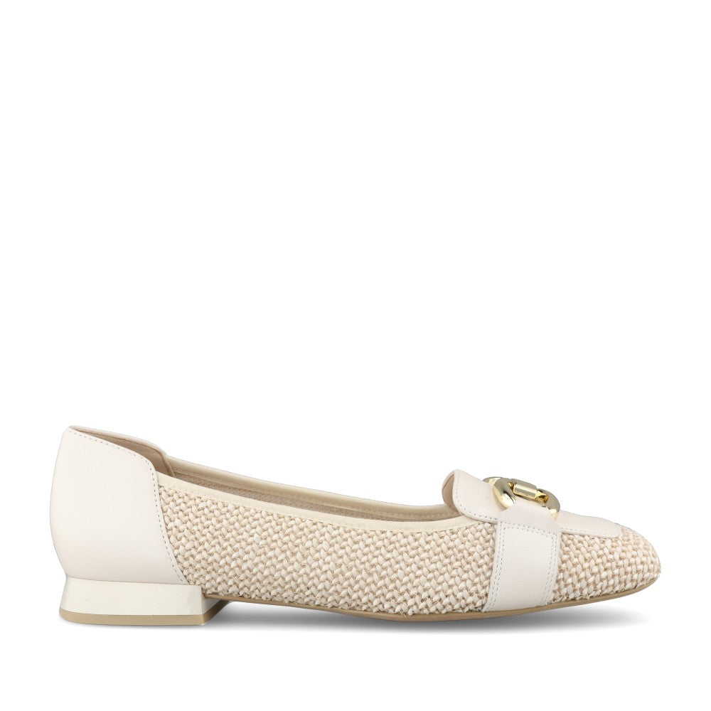Ladies 9-24201 Low Heel Shoe In Off White