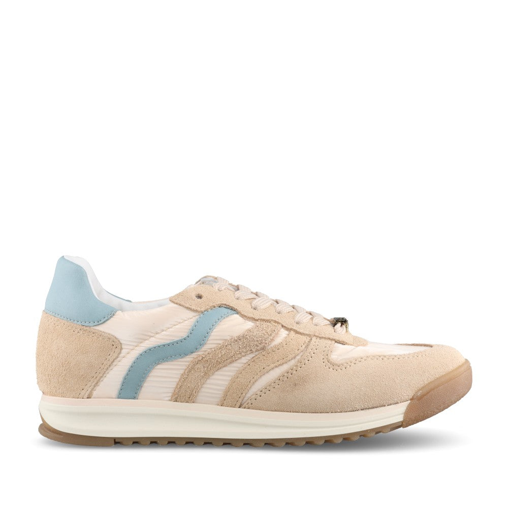 Ladies 36to-108 Laced Trainer In Ecru