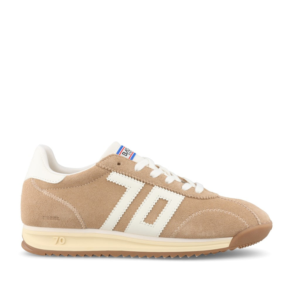 Ladies Runner L26 Laced Trainer In Tan