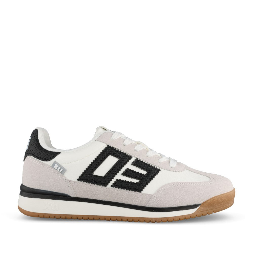 Ladies 145018 Laced Trainer In White