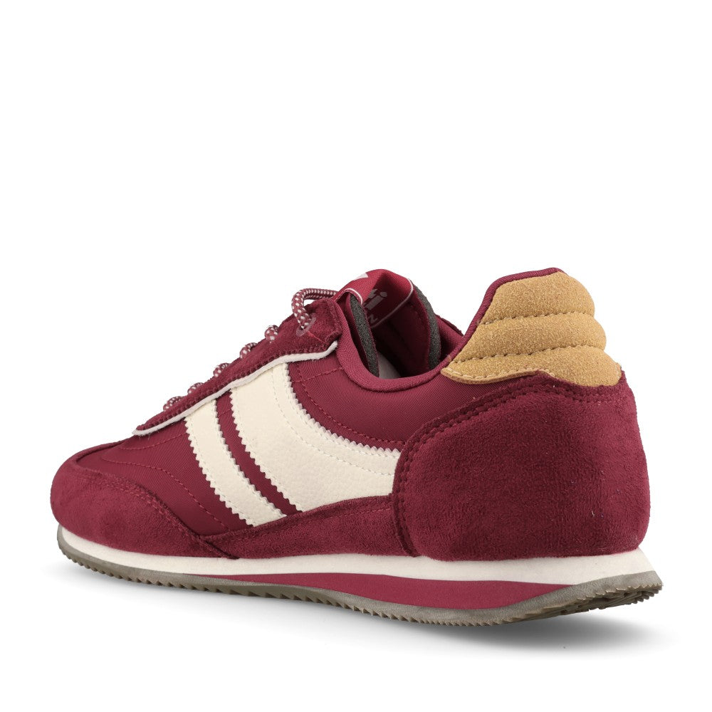XTI Ladies 146118 Trainer In Burgundy