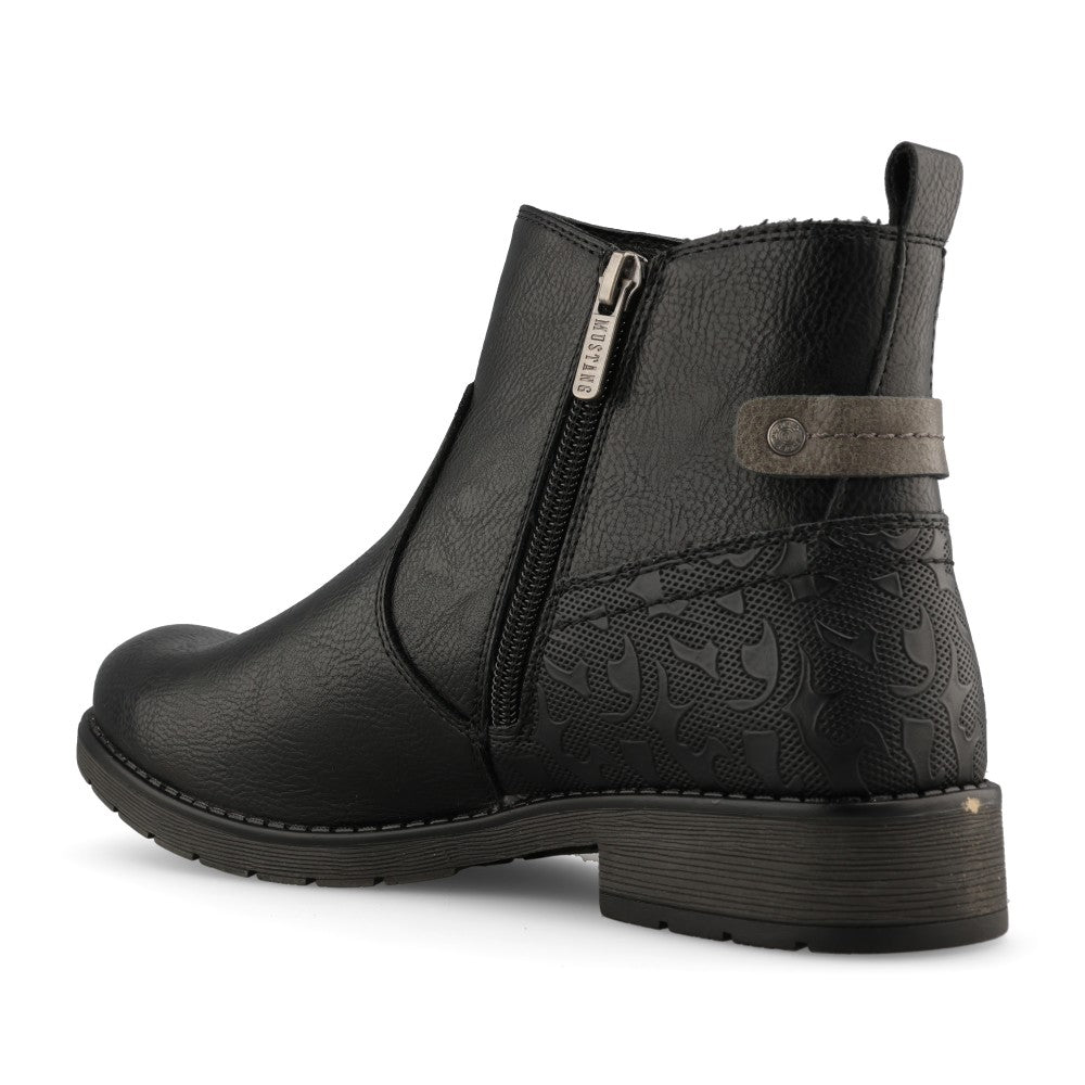 Mustang Ladies 15M0052002 Ankle Boot In Black