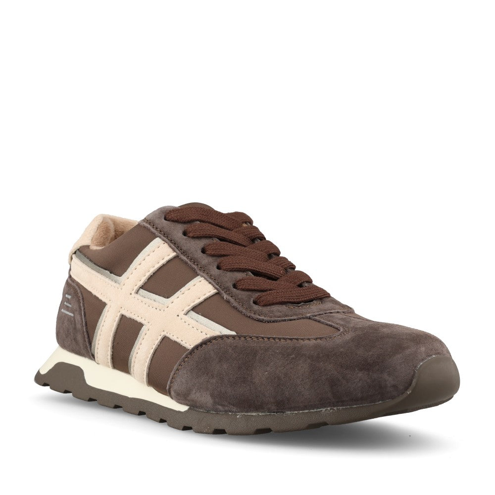 Drilleys Ladies Forty Eight Trainer In Choccy