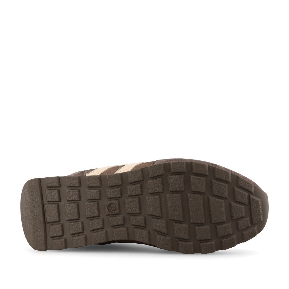Drilleys Ladies Forty Eight Trainer In Choccy