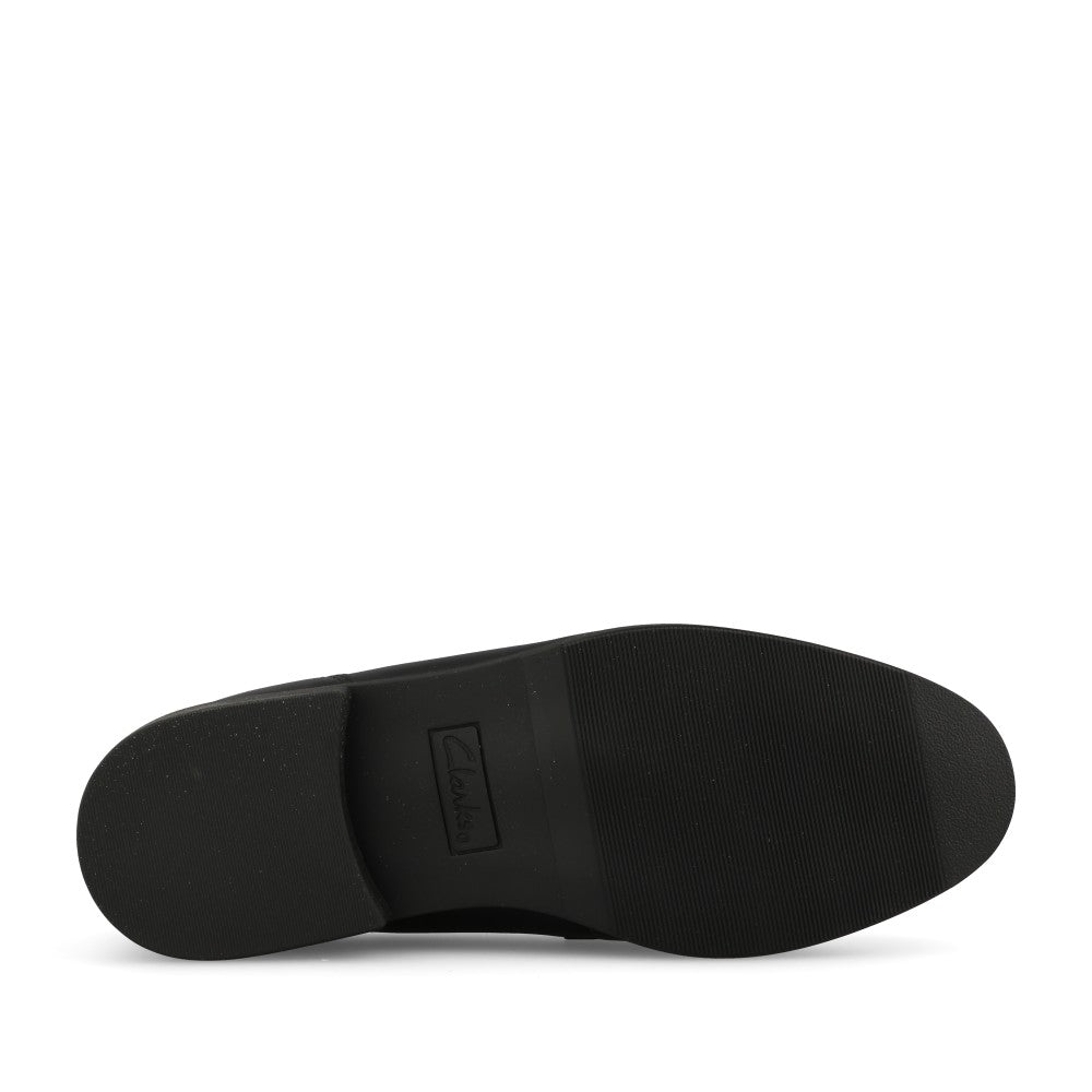 Clarks Girls Tapa Edge Y F-FIT Slip-On Shoe in Black Leather