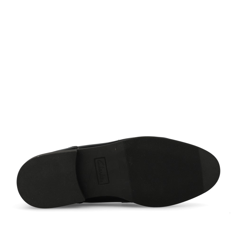 Clarks Girls Tapa Edge Y F-FIT Slip-On Shoe in Black Patent