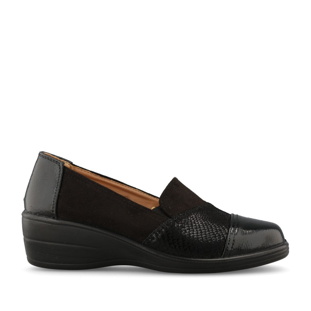 Shoe Tree Ladies Blanche Shoe In Black