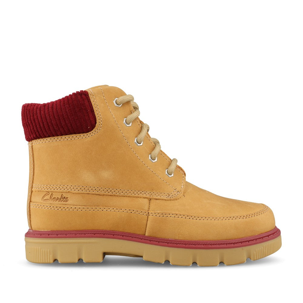 Clarks Boys Lorcam Pine O G-Fit Boot in Sand