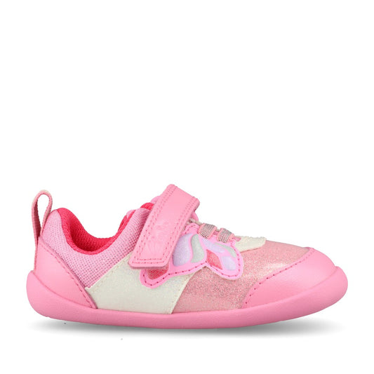 Clarks Girls Roamer Wing T F-Fit Shoe in Pink