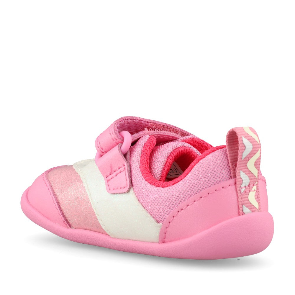 Clarks Girls Roamer Wing T F-Fit Shoe in Pink