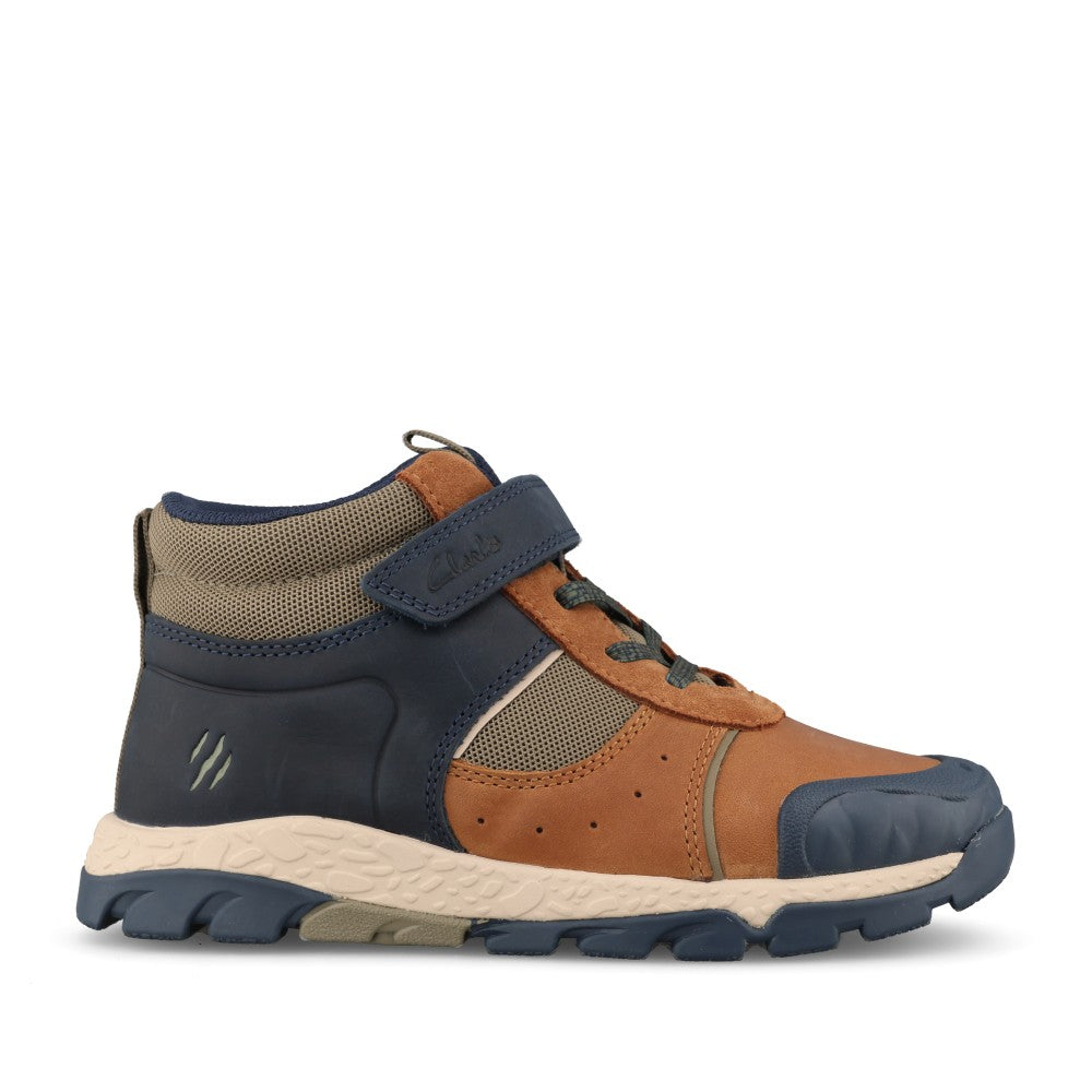 Clarks Boys Steggy2Play K G-Fit Boot in Tan