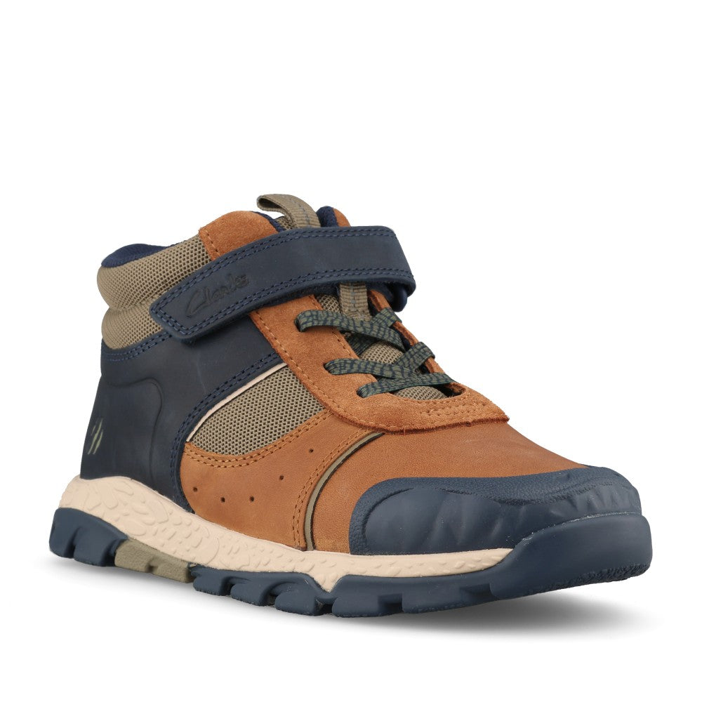 Clarks Boys Steggy2Play K F-Fit Boot in Tan