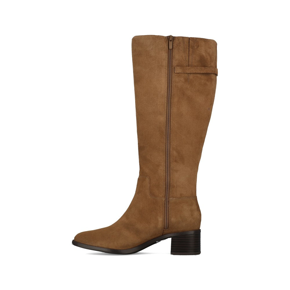 Clarks Ladies Wrenn Hi Suede D-fit Boot In Walnut Suede