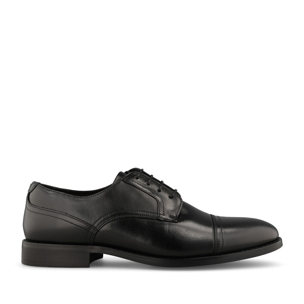 Clarks Mens Bowburn Cap Leather G-fit Shoe In Black