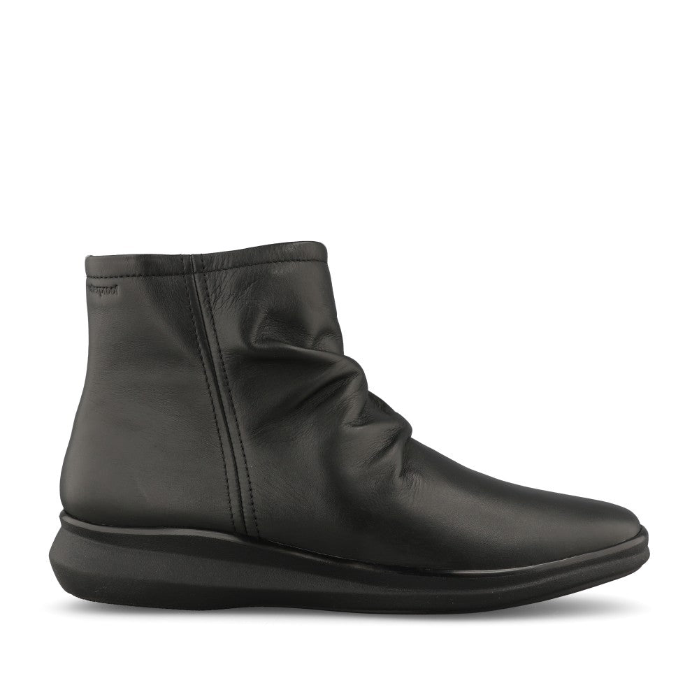 Clarks Ladies Lynell Park Leather D-fit Boot In Black Waterproof
