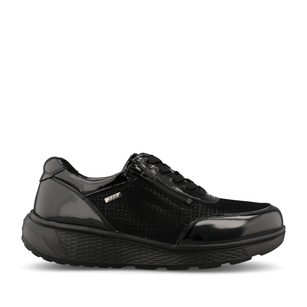 G-Comfort Ladies S-2725 Wide Fit Laced Shoe in Black Patent